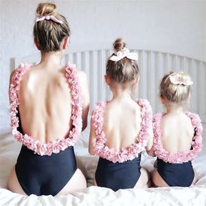 Famille d'été correspondant mère maillot de bain fille femmes enfant bébé fille pétale bikini maillots de bain maillot de bain plage 210521