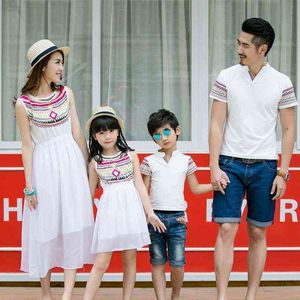 Tenues d'été assorties pour famille, Style ethnique, robes de plage mère et fille, T-shirt blanc, ensembles de vêtements de famille