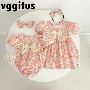 Summer Family Matching Tenues Girls Sisters Floral Princess Dressbaby Sleeves Bodys Puff Bodys H5503 240327