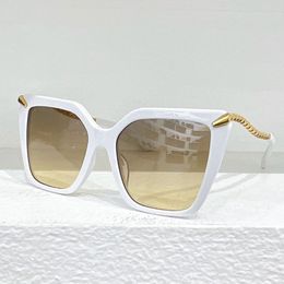 Lunettes de soleil créatrices de mode d'été pour hommes femmes Luxury rétro de soleil rétro Lunette grande boîte carrée métal miroir irrégulier jambes de soleil UV400 Goggles Tendance de plage extérieure