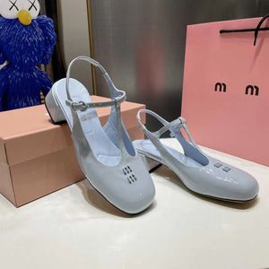 Temperamento del diseñador de moda de verano Patente Nuevos zapatos de ballet de alta calidad Mujer Jelly Princess Tamaño 34-42