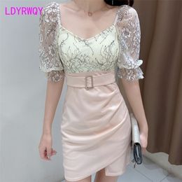Sommermode koreanische Version der wilden Spitzennähte unregelmäßige Tasche Hüfte Französisch Kleid mit hoher Taille 210416