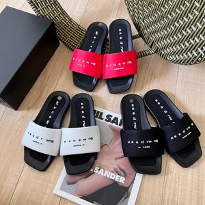 Summer Fashion Ladies Style Slippers Classic Design Charm Leisure Home Room Slippers Embos letters Nylon Upper Hoge Kwaliteit Comfortabele slippers