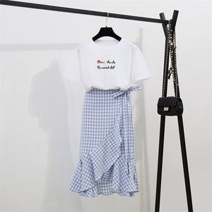 Zomer mode o hals letter T-shirt + ruches plaid rok vrouwen twee stukken sets studenten Mooie pakken A1086 210428