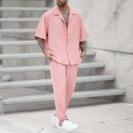 Camisa y pantalones de moda de verano Conjunto de dos piezas para hombres Nueva tendencia Color sólido Conjunto para hombres Sudadera grande rosa Cuerda Hombre 240311