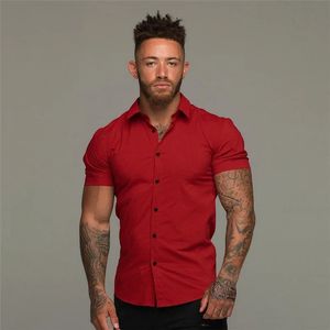 Zomer mode korte mouw shirt heren solide super slanke fit mannelijk sociaal zakelijk jurk merk gym fitness sport kleding 240409