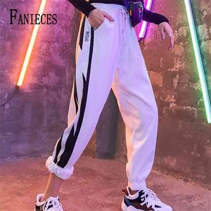 Pantalon de mode d'été noir blanc pantalon hip hop femmes joggers sweat streetwear côté rayure pantalon long femme 210520