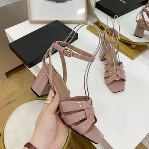 Sandales à talons mi-hauts classiques pour femmes de la mode estivale, style sexy en cuir verni, choix de plusieurs couleurs, avec boîte, taille 35-42