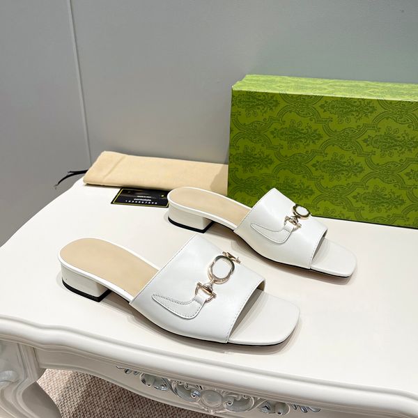 Sandales plates d'été mode métal LOGO pantoufles chaussures d'usine de créateurs pour femmes