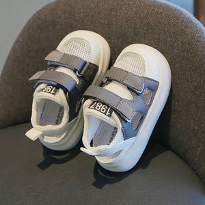 Zomer platte sandalen voor kinderen mesh stof ademende kinderen schoenen antislippery sneakers voor jongens ergonomie peuter schoenen baby 240409