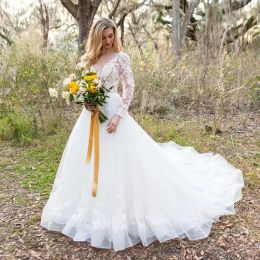 Jardín de verano País romántico Vestidos de novia de encaje de marfil blanco Ilusión con cuello en V Mangas largas Vestidos de novia Tren de barrido Vedtido De Novia Princesa edtido