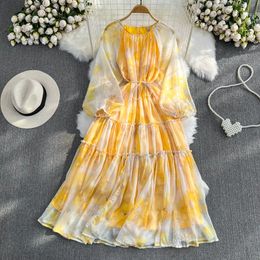 Sommerlicher, sanfter Stil, langärmelig, runder Ausschnitt, Taille, eingewickelt, schmales, bedrucktes A-Linien-Chiffonkleid, Strandurlaub, großes, schwingendes langes Kleid