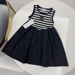 Vestidos de rayas blancas y negras para niñas de verano, vestido plisado sin mangas de diseñador para niños, ropa suave de algodón para niños S1276