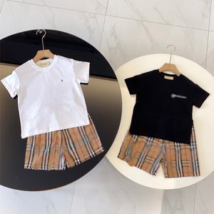 Zomermeisjes katoenen jurk: geruit gestreepte t-shirt, sluierrok en schattige babykleding set