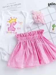 Zomer meisjesjurk baby een jaar oude sweet mouw sweetheart cartoon borduurbrief ingepakte scheet jas plaid half rok set