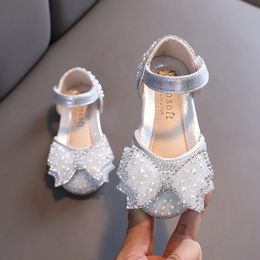 Girls d'été Flat Princess Sandals Sequins de mode Bow Baby Shoes Kids For Party Wedding E618 240423