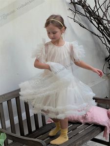 Filles d'été dentelle tulle robe de princesse enfants dentelle gaze falbala manches volantes robes de fête d'anniversaire 2024 vêtements pour enfants doux Z7466
