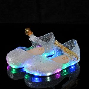 Niñas de verano LED Sandalias Zapatos de cristal Chica Jelly Sandals Sandalias para niños Baby Jelly Shoes Bow-knot Girls Glowing Luminous Shoe 201130