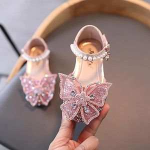 Girls d'été Sandales Fashion Sequins Righestone Bow Girls Princess Chaussures Baby Girl Shoes Flat Heel Sandales Taille 21-35 240426