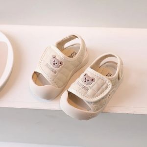 Été demi pieds nus petit ours bébé filles semelle souple sandales de marche pour garçons chaussures de plage 240301