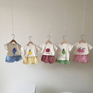 zomer zuigeling korte mouw + shorts fruit afdrukken t-shirt katoen plaid pak baby set doek mode kleding 210515