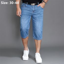 Zomer jeans shorts shorts heren denim elastiek uitgerekt dunne korte Jean oversized plus lichtblauw 42 44 48 mannelijke kuit lengte broek 220621