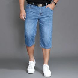 Jeans d'été shorts pour hommes en denim élastique élastique mince jean surdimensionné plus bleu clair 42 44 48 pantalon de longueur de veau mâle 240327