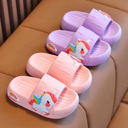 Chaussures pour enfants Summer Flip Flops Baby Girls Slippers pendant 2-8 ans Enfants Cartonnière Unicorn Salle de bain anti-aslip épaisses Sole Tlides L2405 L2405