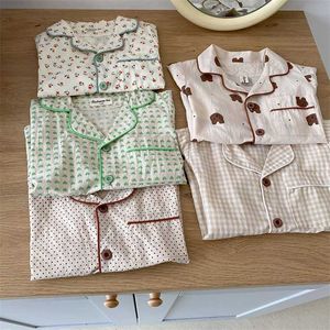 Zomer Kids Pyjama Koreaanse katoenen nachtkleding voor jongens en meisjes schattige print korte mouw kinderen 2 stks sets 211023