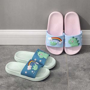 Zomer kids slippers zachte antislip jongens meisjes strand zwemmen schoenen kinderen flip flops regenboog dinosaurus indoor 210712