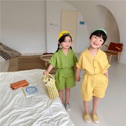 Été enfants couleur unie vêtements amples ensembles garçons filles lin 3 couleurs chemise à manches courtes et shorts 2 pcs ensembles 210326