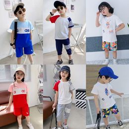 T-shirts d'été mis bébé palmier enfants garçons filles vêtements de styliste quart de pantalon court enfants jeunes tout-petits ensemble deux pièces en pur coton D71t #