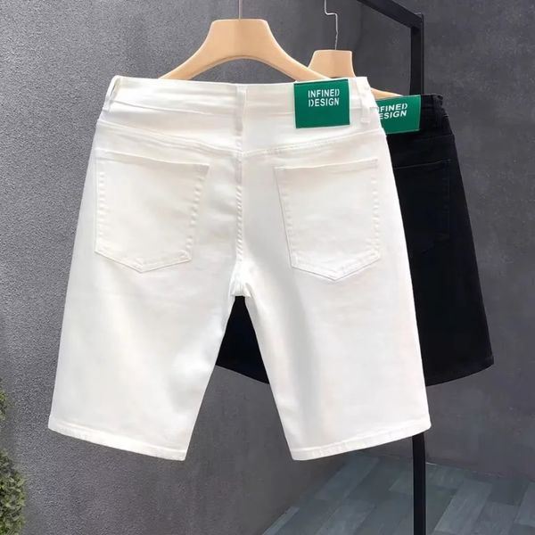 Été coréen mode luxe designer cowboy blanc noir jeans pour hommes à la mode slim fit pantalon décontracté petit ami jeans shorts 240227
