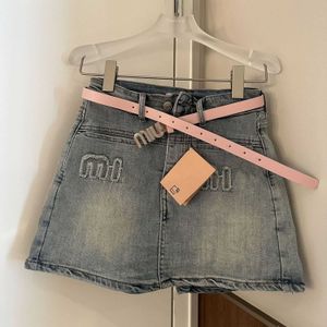 Zomer dames doen oude denim letter sticker hoge taille korte rok denim stof heeft vorm geen bal met riem slanke versie van vrijetijdsmode jeans