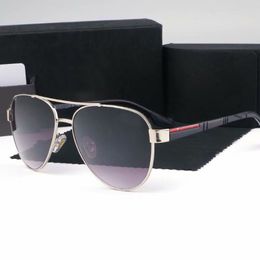 Verano Damas Diseñador de lujo hombres Gafas de sol Mujeres gradiente de gran tamaño Gafas de sol Marcos polarizados actitud caso vintage Con caja 5 colores