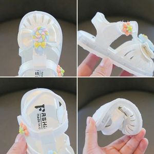 Zomer Led Light Baby Girl Fashion Cute Candy Flower Soft Sole Toddler Shoes Kids Hollow Out Glowing Up Princess Sandals