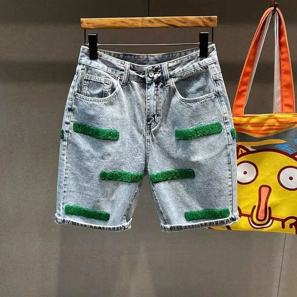 Summer Loose Luxury Mens Jeans Corée Kpop Style Denim Shorts avec broderie de serviette et conception droite Shorts masculins 240426