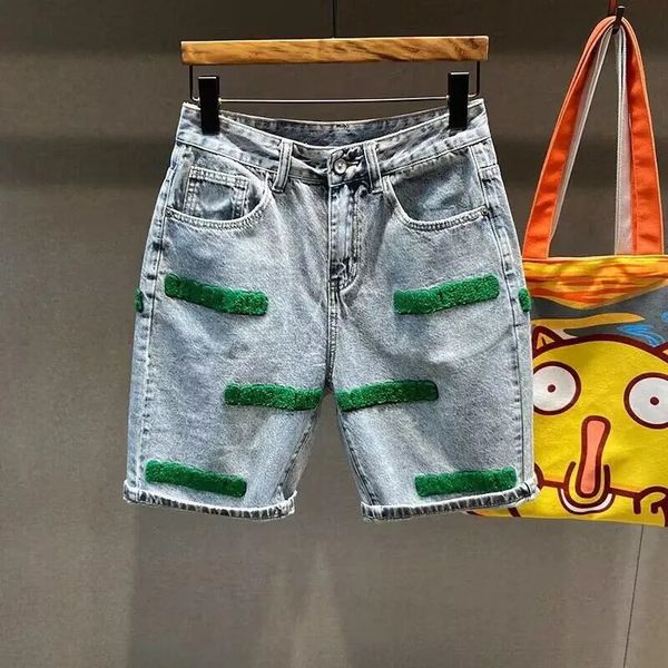 Summer Loose Luxury Mens Jeans Corée Kpop Style Denim Shorts avec broderie de serviette et conception droite Shorts masculins 240420