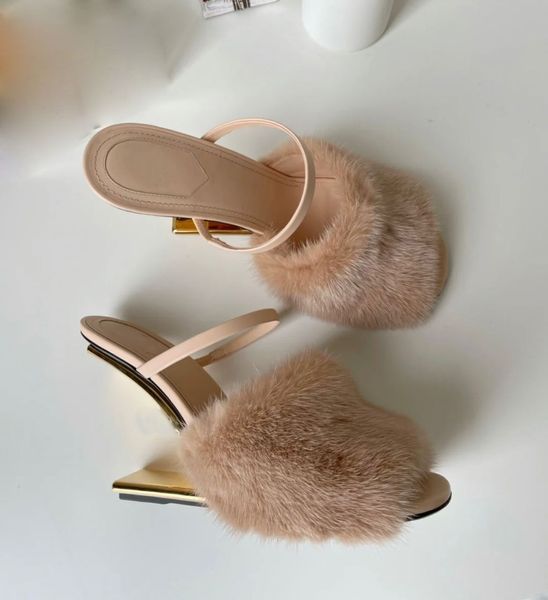 Marque de luxe d'été première femme sandales chaussures de fourrure de fourrure en or de couleur f en forme de t talons sculptés en forme de dadame Mules sexy pantoufles pantoufles basses à talon bas eu35-43