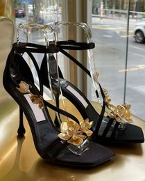 Été luxe marque femmes Zea noir satin sandales chaussures avec des fleurs en métal doré bout carré talons hauts fête de mariage dame gladiateur Sandalias EU35-41 avec boîte