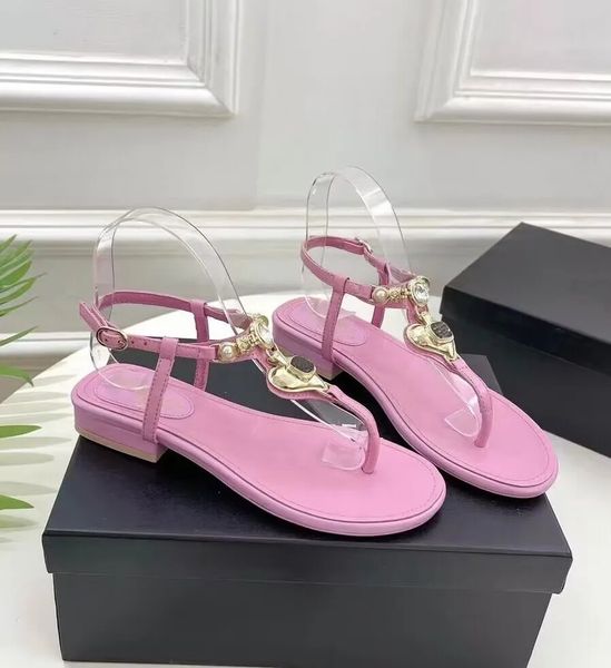 Summer Luxury T-Strap Thong Sandales Designer Femmes Tongs Pantoufles En Cuir Véritable Diapositives Chaîne En Métal Dames Chaussures Casual EU35-41