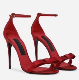 Été luxe femmes Keira sandales chaussures nœud-détail Satin bout rond pompes à talons hauts rouge noir dame gladiateur Sandalias EU35-43