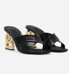 Zomer luxe vrouwen Keira Slide Sandalen schoenen Patent Leather Gepolijste kalfsleer muilezels slippers Comfort Walking Lady Beach Slippers EU35-43