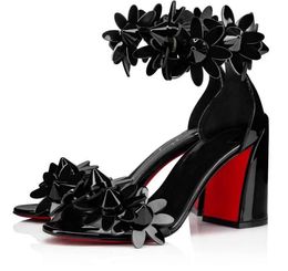 Zomer luxe dames Daisy Spikes Sandalen schoenen Red Soles High Heel Flower Strappy Square Heel Patent Patent Leer Lady Sandalias EU35-43 met doos 959
