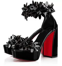 Été Luxury Femme pour femmes Daisy Sandals Chaussures Soles rouges talons hauts fleur à lèche à talon carré Patent Coue Lady Sandalias EU35-43 avec boîte