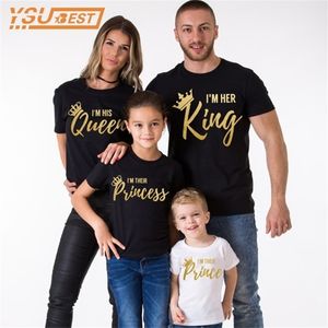 Zomer Matching Family Clothes Casual Solid Korte Mouw Katoenen T-shirt Koning Koningin Couples T-shirt Crown Gedrukt Grappige Tops 210417