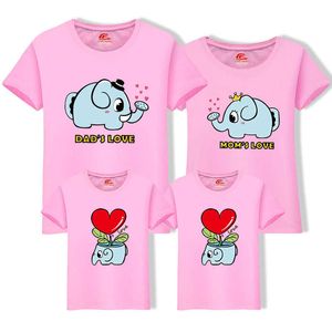 Zomer bijpassende familie Outfits Leuke Olifant Gedrukt Tshirt Casual Katoen Korte Mouw Top Tees Daddy Mama en Me Kleding 210713