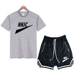 Zomer heren basketbal tracksuit sets merk korte mouw 100% katoen grijze t-shirt pocket teken string shorts 2pcs passen sport fitness outfits