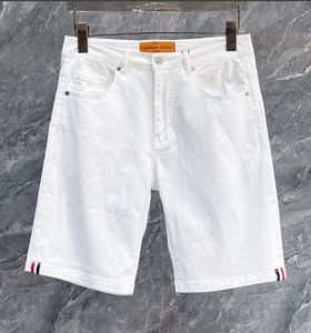 Summer Men Jeans Shorts de luxe Designer de marque blanc au milieu de la taille décontractée Fashion Cool Breathable Sincall Stretch Brodery Denim Shorts