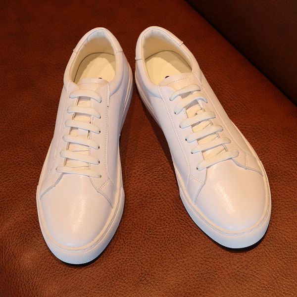 Chaussures masculines d'été respirantes en cuir authentique petites chaussures blanches pour hommes édition coréenne pour hommes chaussures blanches à fond.